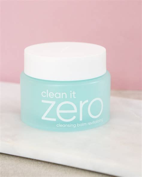 It cleanses deeply and removes any makesup or sunscreen beautifully, leaving the skin soft and refreshed. Banila Co Clean It Zero Cleansing Balm Revitalizing 100ml ...