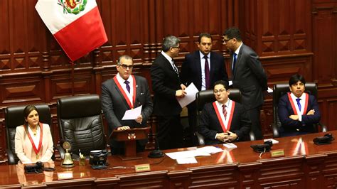 Tras superar a sebastián depolo (rd) y a maría josé cumplido (pl) en las primarias, karina oliva (comunes) representará al frente amplio como candidata a la gobernación de la región metropolitana. Frente Amplio prepara denuncia constitucional contra Pedro ...