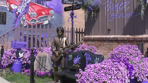 Henderson Minnesota Unveils Prince Statue Prince