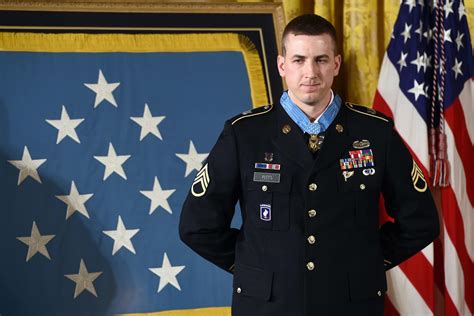 Medal Of Honor Amazing Facts Medal Of Honor Amazing Facts And Notable Honorees CBS News