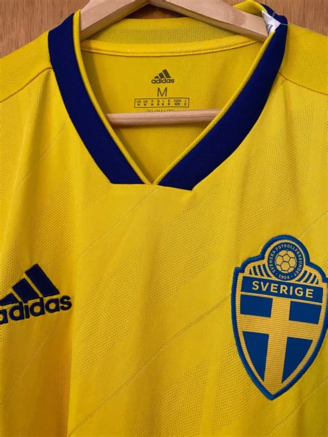 Beställ nu och njut av snabb leverans! SvFF adidas fotbollströja officiell svenska lan ...