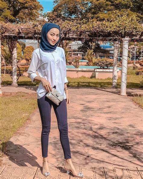 Pin By Tacha Moy On Cute Girl Hijab Jeans Girl Hijab Sexy Bodycon