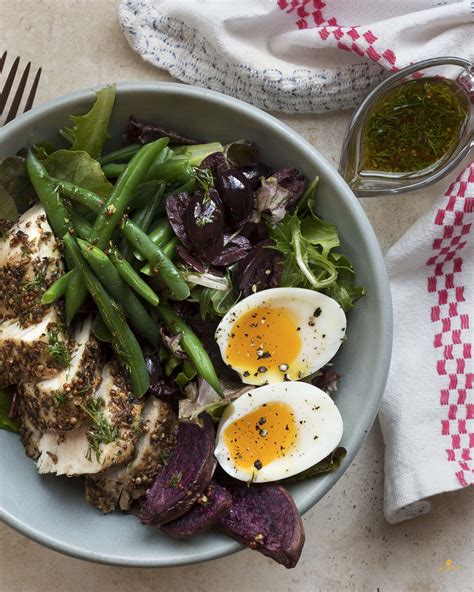 Seared Albacore With Green Beans And Soft Cooked Eggs Paleo
