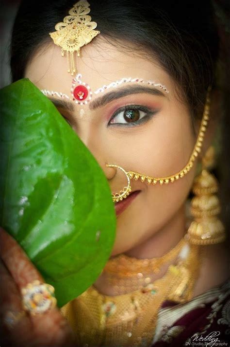 One cannot beat a bengali bride's wedding look because of the traditional topor, aalta laden hands and especially the chandan bindis which are no less than true artwork. Bengali Wedding, Indian Wedding, beautiful bengali bride | Bengali bride, Indian wedding couple ...