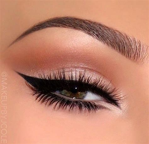 Neutral Eyes With Gorgeous Glam Liner Vaselineeyelashes In 2020