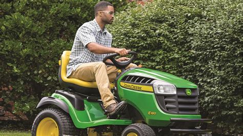 John Deere Unveils Redesigned 100 Series Lawn Tractors