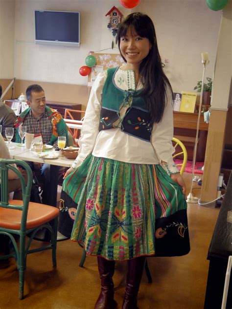 ปักพินโดย Seiko Cranberry ใน 北欧の民族衣装