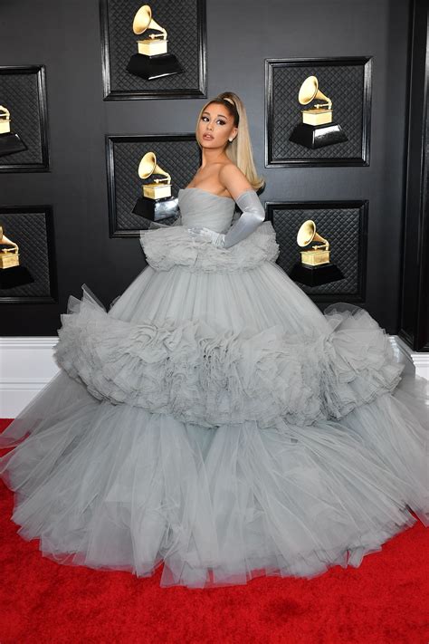 How Girl Made Ariana Grande Grammy Grey Dress Just For 40