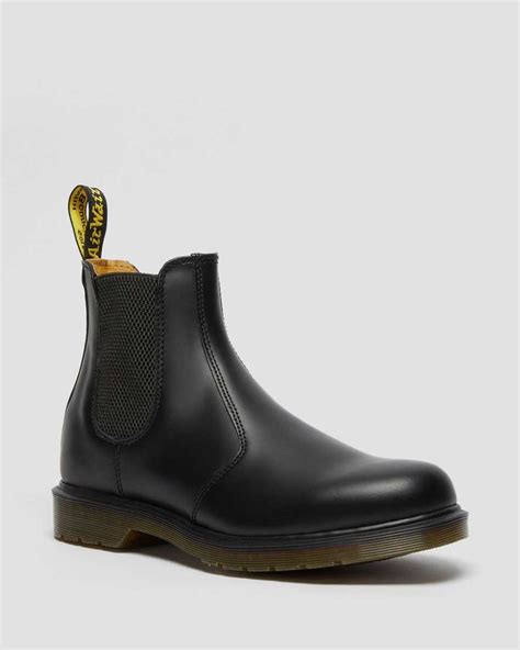 The overall shape is the same with the most dr martens have blended the traditional chelsea boot with their own unmistakeable stamp. 2976 SMOOTH LEATHER CHELSEA BOOTS | Dr. Martens Official