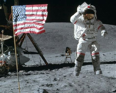 Disparition John Young Un Des Douze Astronautes Ayant Foulé La Lune
