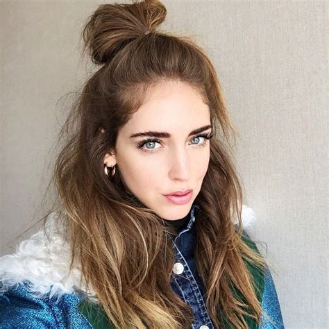 Quick and easy to use. Chiara Ferragni brunette half-up bun hairstyle | Half bun ...