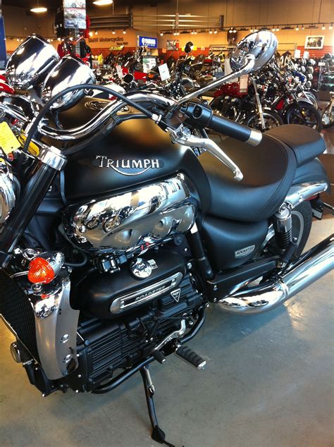 I thought 1800 was pretty much as high. 2013 triumph rocket 3 | Triumph rocket, Triumph ...