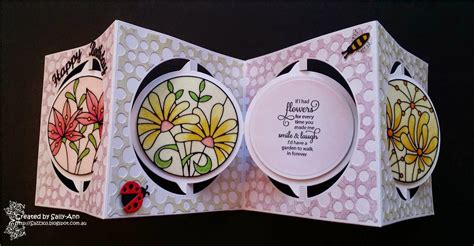 This video is a tutorial video on how to make a heart card accordion. My Crafty Corner: A 4 panel ECD Circle Accordion Card