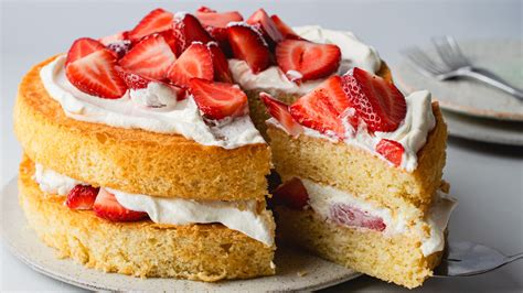If you are looking for a recipe for a different tin size, or with some additional icing, try our sponge cake calculator for the perfect fit to your equipment or style. Temperature At Centre Of Sponge Cake : Hidden Heart ...