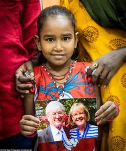 dick smith sends chris and jess bray to track down indian girl wearing a pink bracelet daily