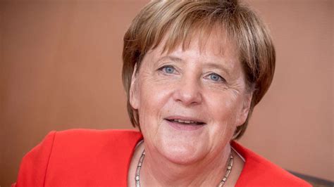 Angela Merkel „stille Wucht Ihrer Schönheit“ Star Autor Fühlt Sich