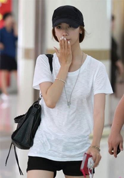 Snsd Yoona S Radiant Beauty Despite No Make Up Casual Airport Fashion Kpopstarz