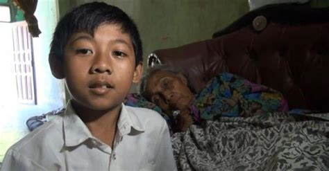 Ditinggal Orang Tua Bocah 7 Tahun Rawat Nenek Yang Sakit Di Jombang