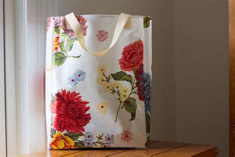 Free pattern: Oilcloth grocery tote – Sewing