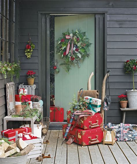 Elle decoration uk is the authority on style and design, elle decoration showcases the world's most beautiful homes, offers style and decoration advice and makes good design accessible to. Country Christmas decorating ideas | Ideal Home