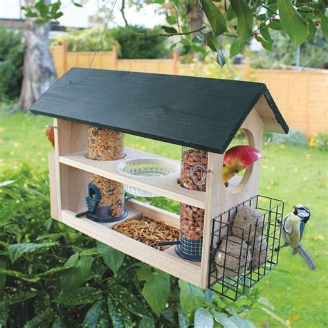 Gorgeous 7 Bird Feeding Station Ideas That Many Birds Come Into Your