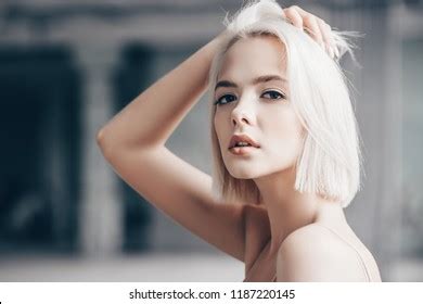 Closeup Portrait Beautiful Blonde Woman Nude Foto Stok