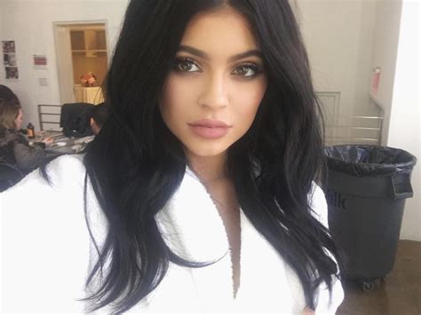 Kylie Jenner Dévoile Ses Piercings Aux Tétons Star 24