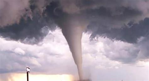 It's one of many tornados that are destroying our city. Produjo Dorian tornados en las Carolinas (VIDEOS) | Tiempo