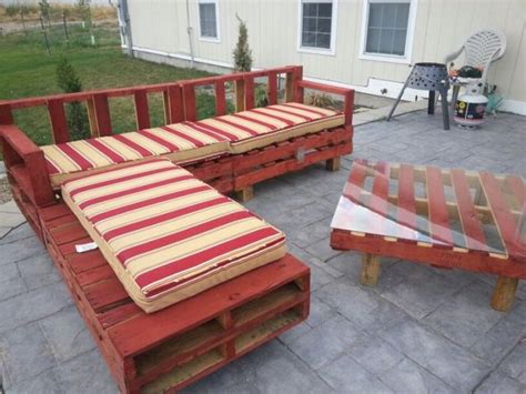 We found a fantastic tutorial just for you. 20 Cozy DIY Pallet Couch Ideas | Pallet Furniture Plans