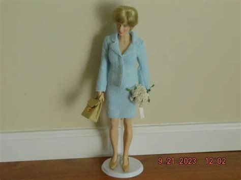 Franklin Mint Princess Diana Vinyl Inch Doll In Light Blue Suit With