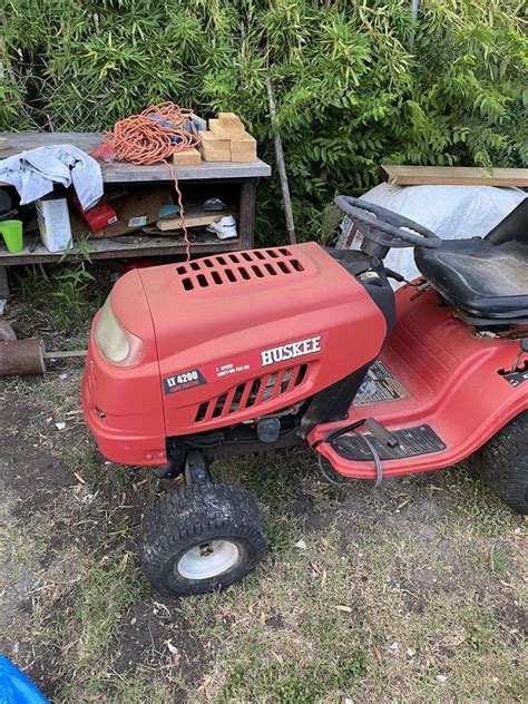 Huskee 7 Speed Lawn Tractor Lt 4200 For Sale In San Antonio Tx Offerup