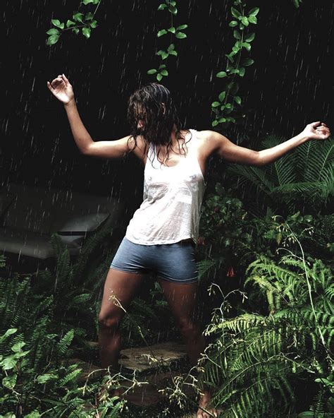 Halle Berry Dancing In The Rain In A Wet T Shirt Scrolller