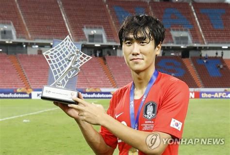 Maybe you would like to learn more about one of these? 원두재, AFC 챔피언십 MVP 수상... 송범근, 최우수 골키퍼