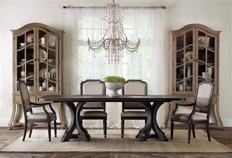 Magnificent Crystal Chandelier Designs To Adorn Your Dining Room