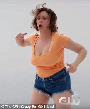 Crazy Ex Girlfriend S Rachel Bloom Jiggles Her Dd Breasts In Video Daily Mail Online