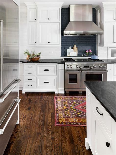 30 White Kitchen With Black Countertops