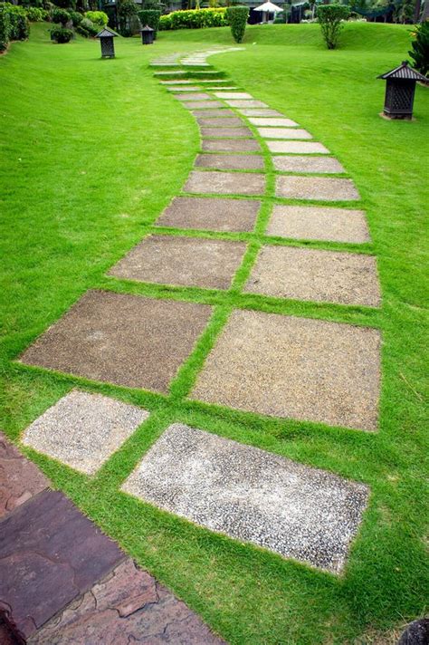 Curving Stepping Stone Path In The Garden Stock Image Image Of Green