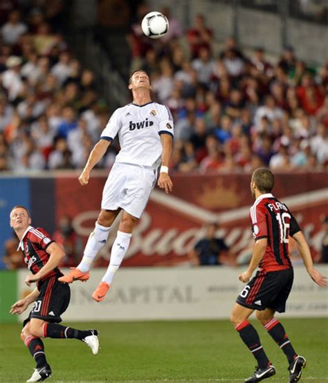 Bale misses penalty against ac milan: Real Madrid vs AC Milan (08-08-2012) - Cristiano Ronaldo ...
