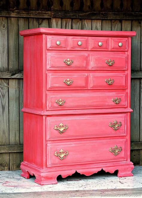Find out how much paint to buy for a bedroom. Coral Bedroom Furniture And How To Get The Perfect Coral Color