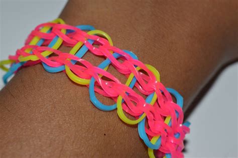 Rubber band hairstyles step by step. How to Make a Rainbow Loom Zero Bracelet - Step by Step ...
