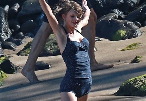 Taylor Swift Shows Off Her Engorged Vaginal Mound In A