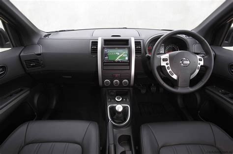 Spacious and versatile interior, and dynamic exterior. NISSAN X-TRAIL - Review and photos