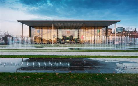 The paul löbe house is a functional building of the german bundestag in berlin's government district, which is located on the site of the former alsenviertel on the southern edge of the spreebogenpark. Paul Loebe Haus Allo Spreebogen In Berlin Mitte Immagine ...