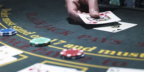Card counters are advantage players who try to overcome the casino house edge by keeping a running count of high and low valued cards dealt. How Casinos Know That You Are Counting Cards | HuffPost