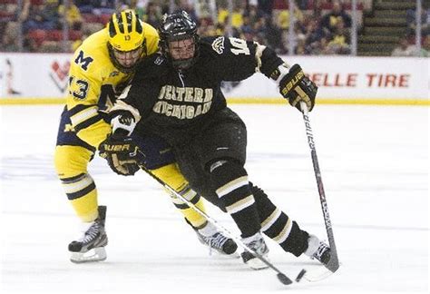 Ncaa Hockey Tournament 4 Michigan Teams Start Quests For National