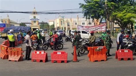 Kemacetan Panjang Di Pos Penyekatan Ppkm Darurat Jalan Daan Mogot