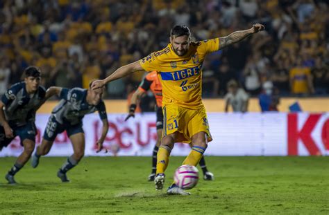 Polémico penal marca la victoria de Tigres en la ida de cuartos ante Tuzos