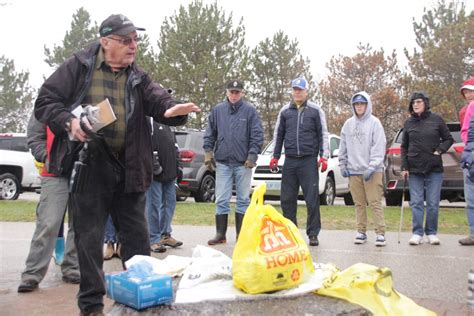 Volunteers Pitch In To Help Clean Up City Streets Parks 3 Photos