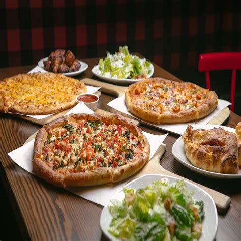 A Little Pizza Heaven (101 Regent Ave E, Winnipeg, MB R2C 0C2, Canada