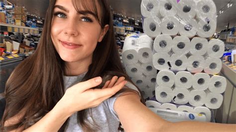 A Weird Female Streamer Wants Fans To Donate Her Toilet Papers